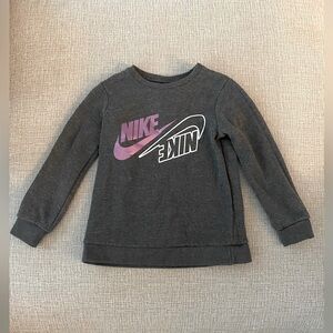 Toddler Girls gray Nike pullover size 3/4